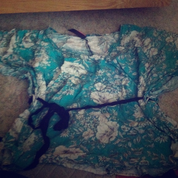 Kimono-like sleeved 3x teal floral shirt🌸