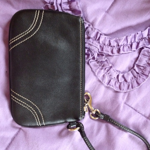 💯% AUTHENTIC Coach wristlet - Picture 1 of 3