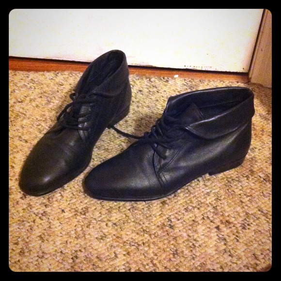 Leather black short boots