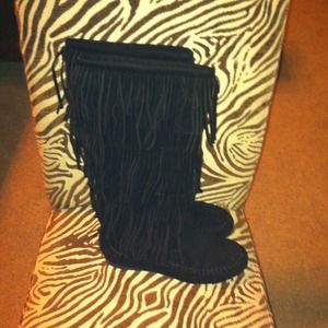 Yoki black fringe boots