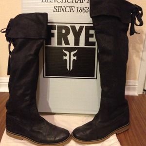 💜 Reduced! 💛Black Frye Boots