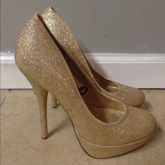 Glitter pumps