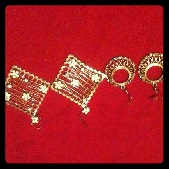 Gold earrings! - Picture 1 of 3