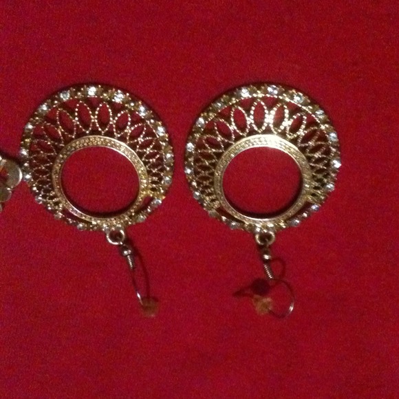 Gold earrings! - Picture 2 of 3