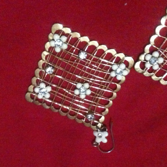 Gold earrings! - Picture 3 of 3