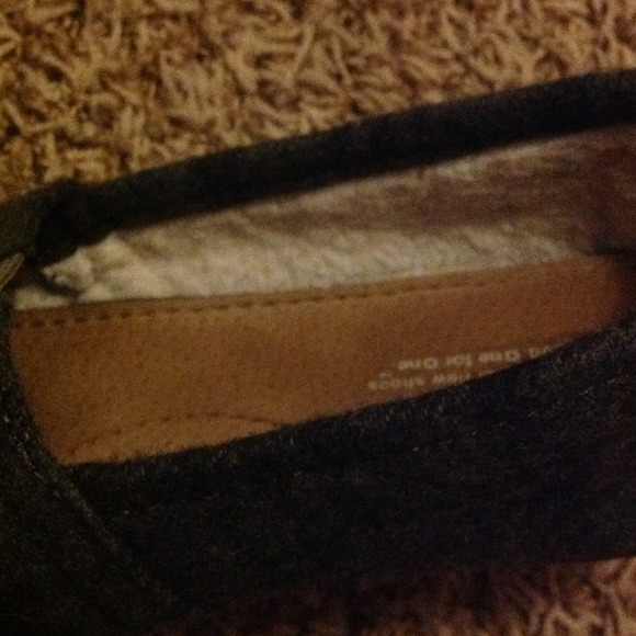 🚫Sold🚫Toms - Picture 2 of 2