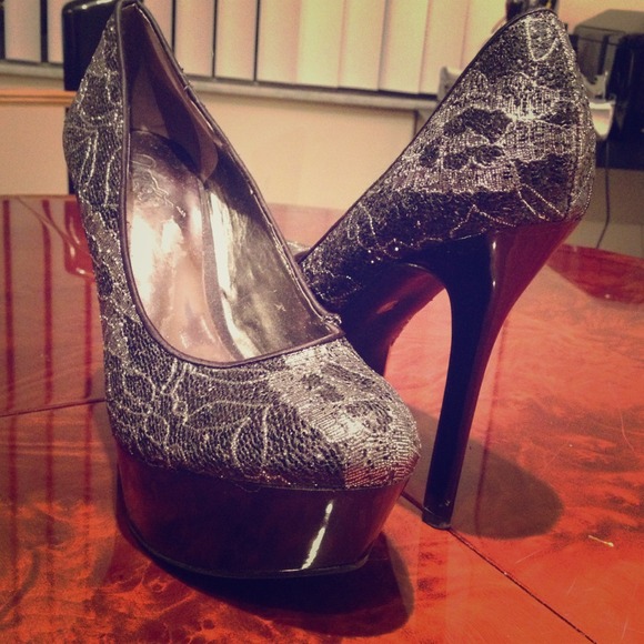 Carlos Santana 7.5 platform glitter lace highheels