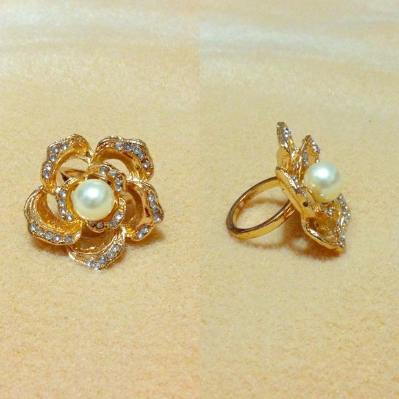 Floral with Pearl Golden Ring