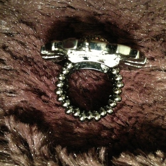 Flower ring - Picture 3 of 3