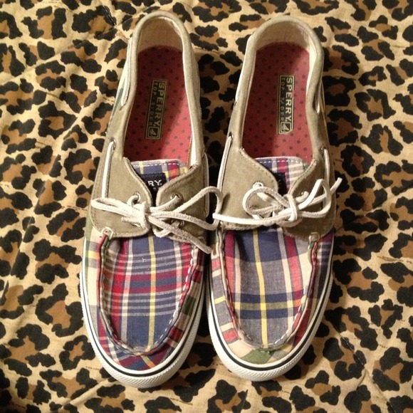 Plaid sperrys!