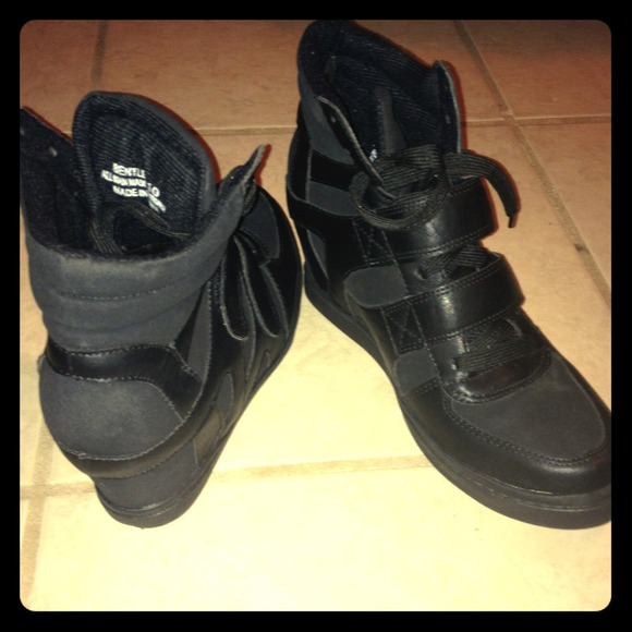 Trendy heel sneakers reserved