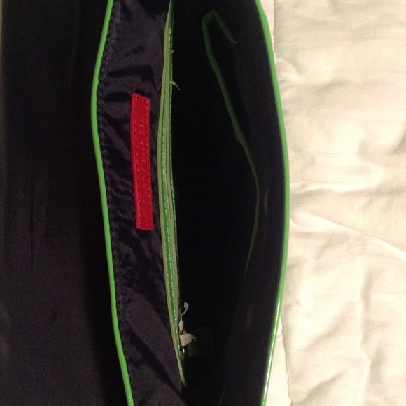 Sale - Fun green Tommy Messenger bag - Picture 3 of 4