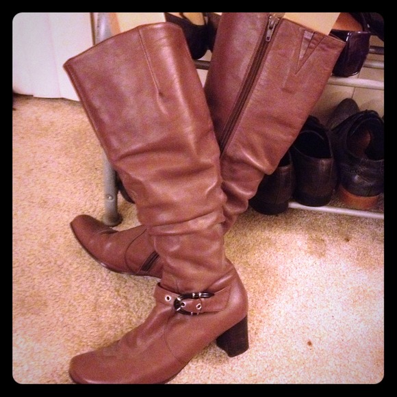 Italy Knee boots. Comfortable soft leather. good.