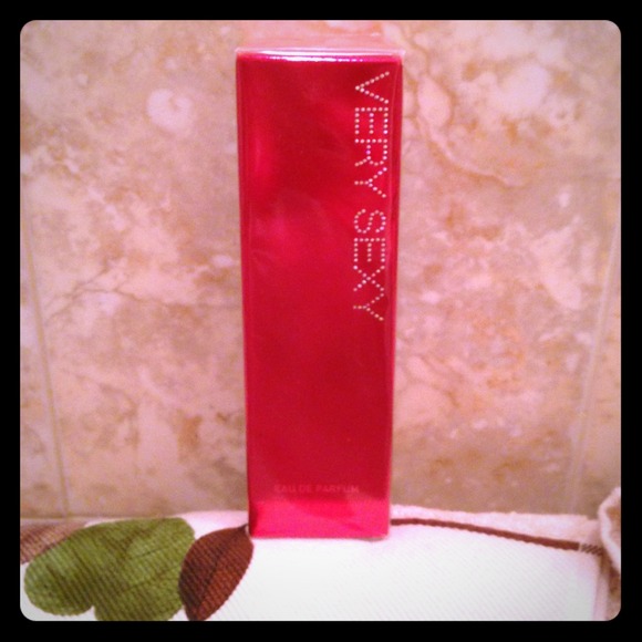 Victoria's Secret Other - Bundle of VS perfume, iTunes card and VS eyeshadow