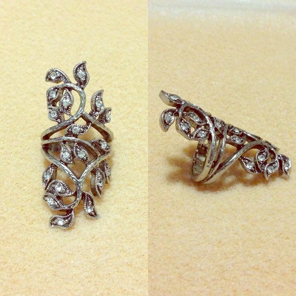 ⛔SOLD-Rhinestoned Tree Branch Ring