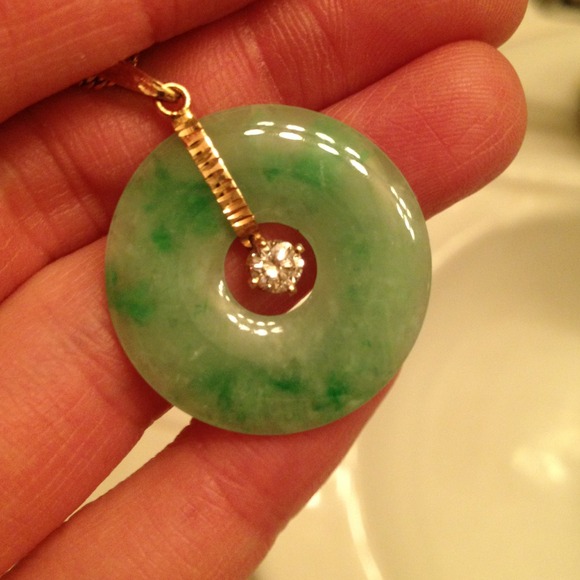 Gold diamond and jade necklace - Picture 2 of 2