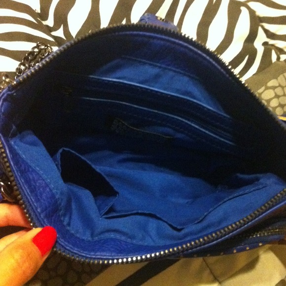 ✂PC✂ Urban outfitters blue sling bag - Picture 3 of 3