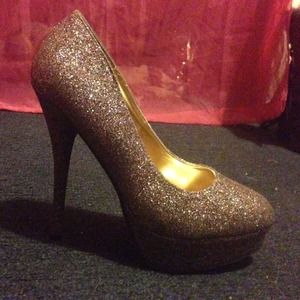 Unworn Glittery pumps!