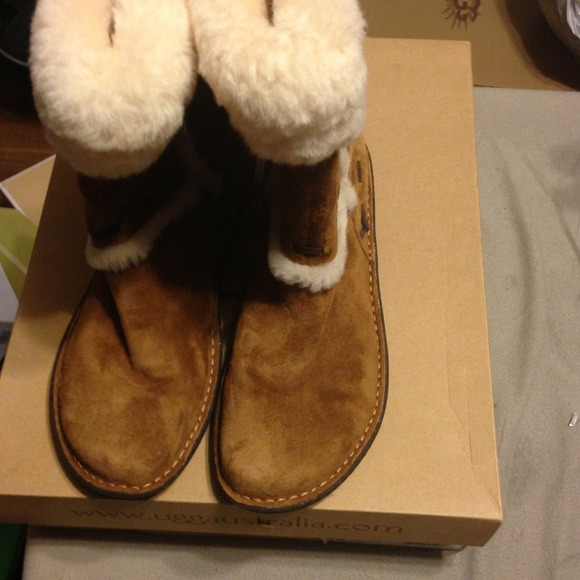 Authentic Uggs never been worn