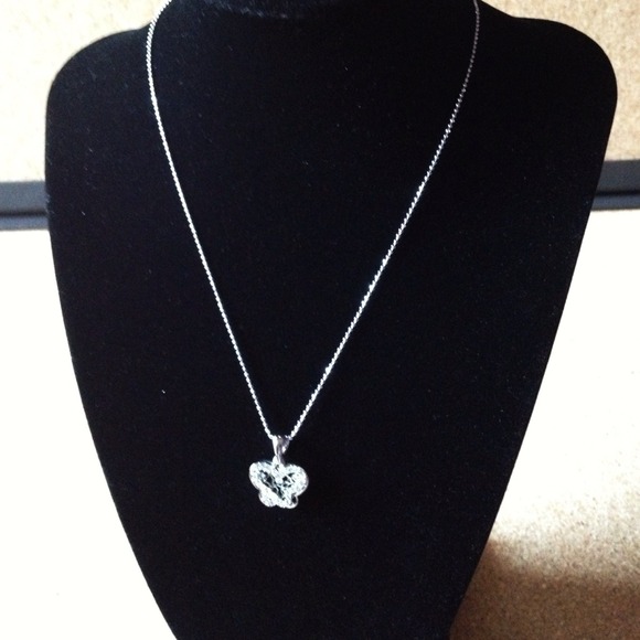 New! Butterfly Pendant Necklace - Picture 2 of 4