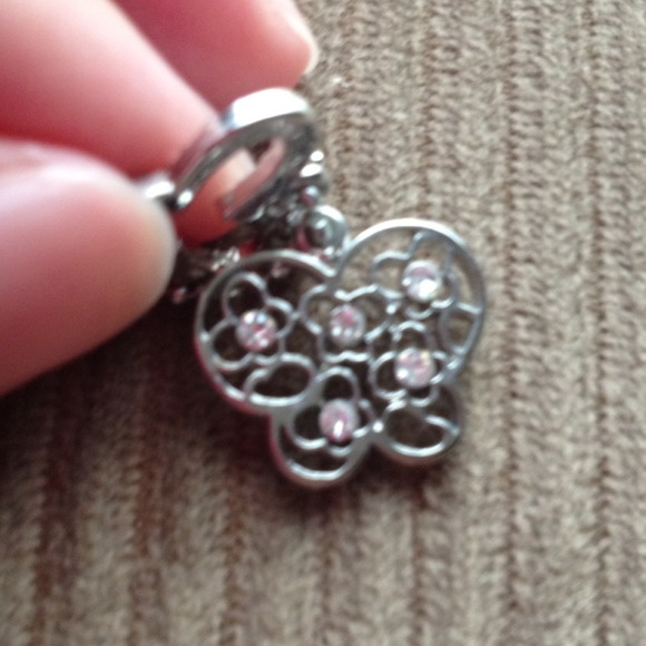 New! Butterfly Pendant Necklace - Picture 3 of 4