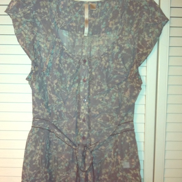 ❌SOLD IN BUNDLE❌ Lauren Conrad button up top