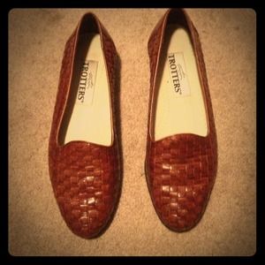 Trotters woven leather flats!