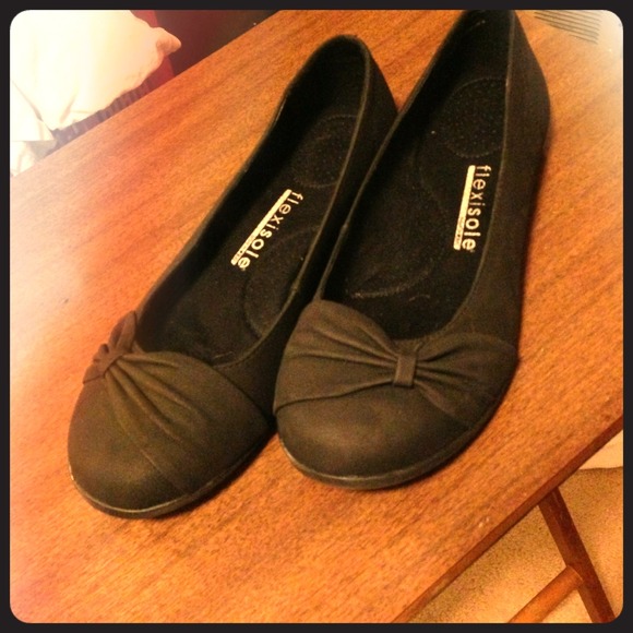 Black flexi-sole flats!