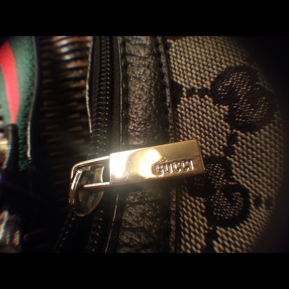 GUCCI HOBO BAG.