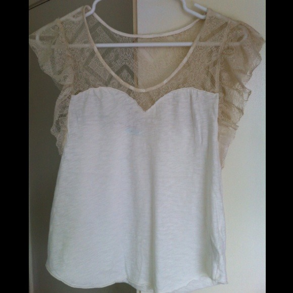 🚫SOLD🚫Urban outfitters lace sweet heart top