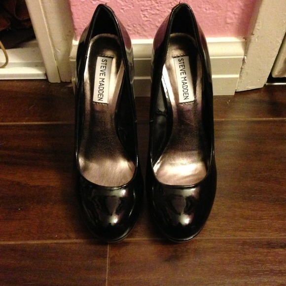 Patent Steve Madden platform heels