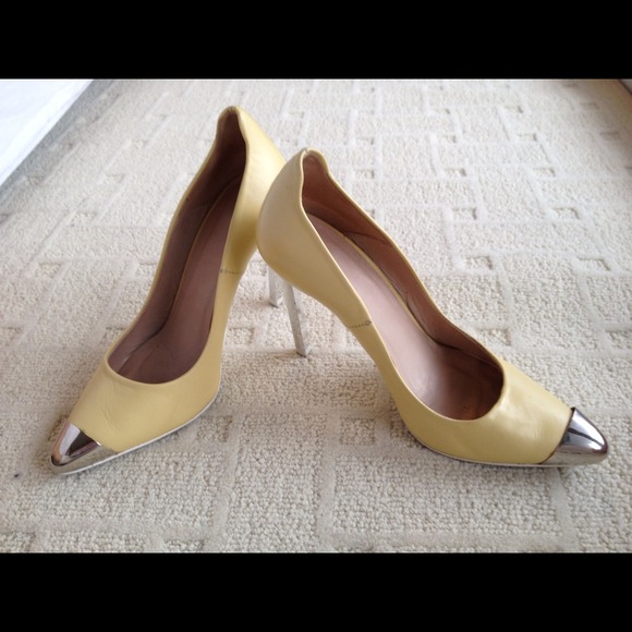 SOLDšHost pickšZara Cap Toe Pump - Picture 2 of 4