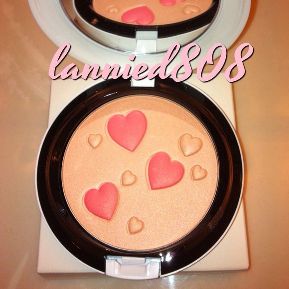 ❌SOLD❌MAC Flatter Me Pearlmatte Face Powder