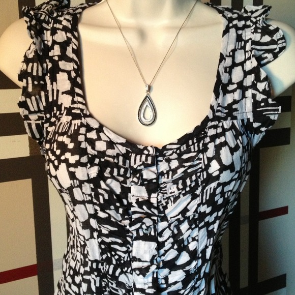 Calvin Klein sleeveless blk/wht printed shirt. SzM - Picture 2 of 3