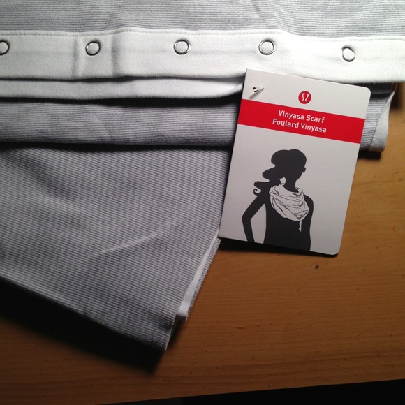 Lululemon Vinyasa reversible scarf