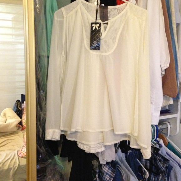 Moon Collection Lace White Top