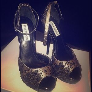 💢REDUCED💢 Steve Madden Black Lace Heels