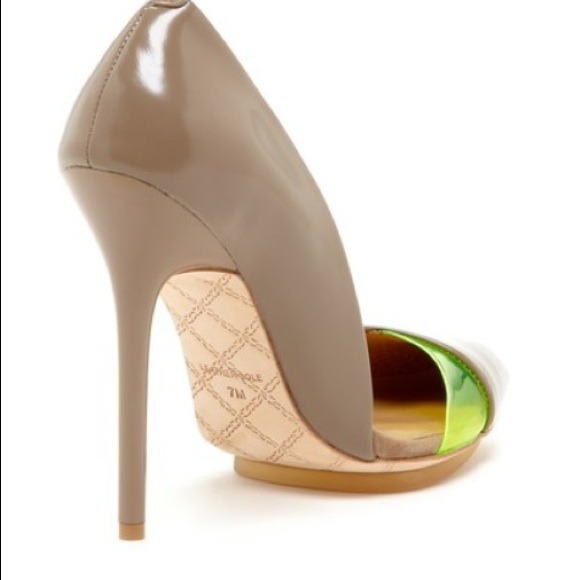 L.A.M.B. Harlie Pointed Toe Pump - Picture 2 of 3