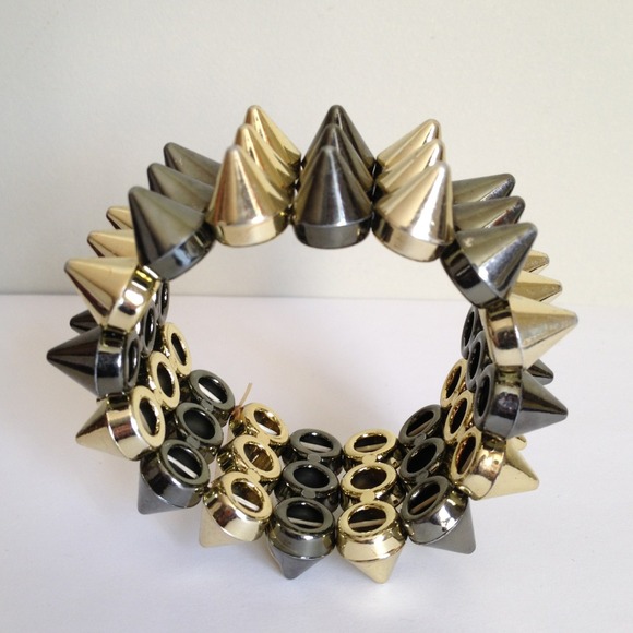 ❌Sold ❌Spike bracelet, fun! - Picture 3 of 3