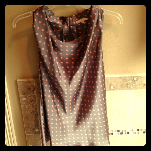 a nice top that can go with jeans or dressy pants