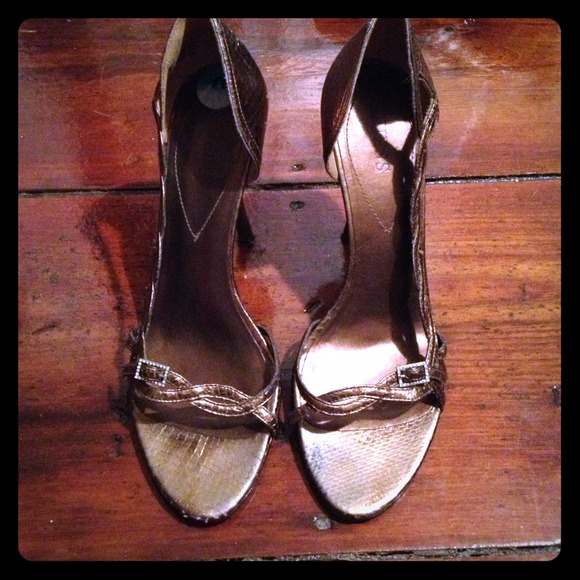 Bronze guess heels