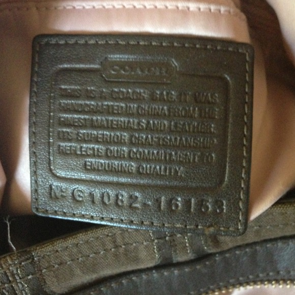 🚫Sold in a bundle🚫✨Authentic Coach Purse ✨ - Picture 3 of 4