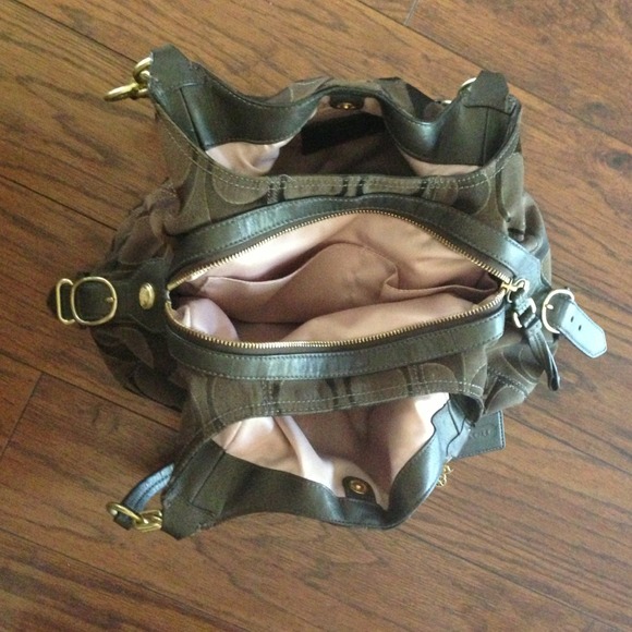 🚫Sold in a bundle🚫✨Authentic Coach Purse ✨ - Picture 4 of 4