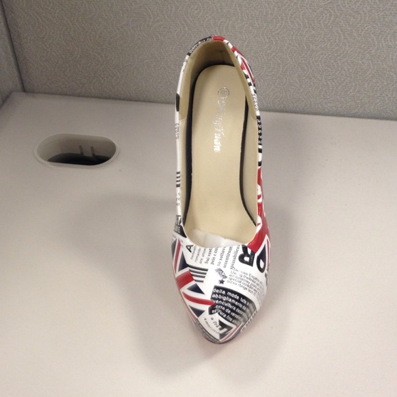 British labeled pumps!!! **Reduced** - Picture 2 of 4