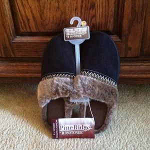 Isotoner slippers NWT