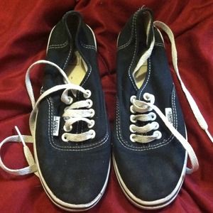 Vans black lo pro sneakers.