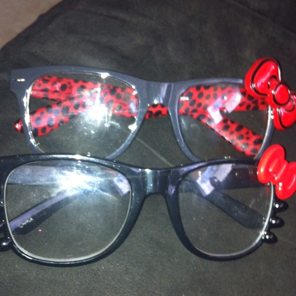 ⛔SOLD⛔2 Pair Of Hello Kitty Glasses ;)