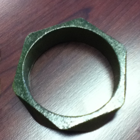 Just reduce Green Necklace set w/earrings brangle - Picture 4 of 4