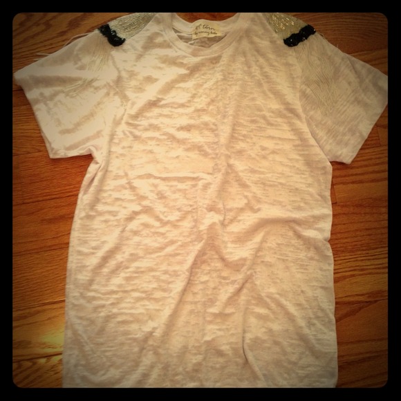White tshirt with shoulder design xs