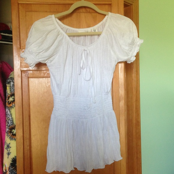 White blouse. Size Small. - Picture 2 of 3